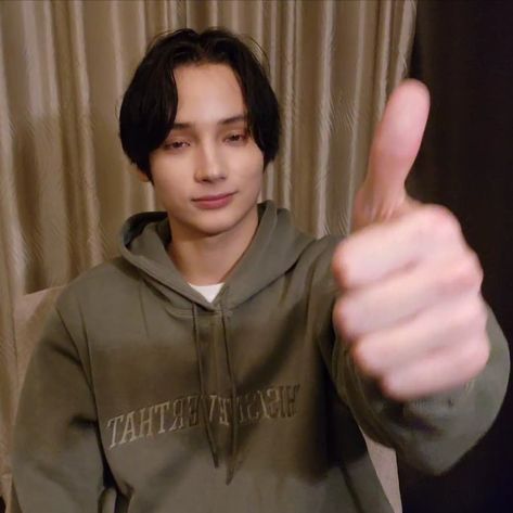 Korean Reaction Pics Thumbs Up, Txt Thumbs Up, Beomgyu Thumbs Up, Thumbs Up Reaction Pic, Txt Reaction Pics, Reaction Pic, Reaction Pics, Reaction Pictures, Thumbs Up