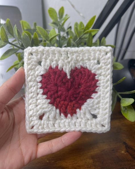 crochet heart granny square ❤️ tutorial & free pattern are live! includes pattern to turn them into a drawstring pouch! #crochetheart | Instagram Heart Granny Square, Granny Square Pattern Free, Granny Square Tutorial, Crochet Abbreviations, Crochet Hexagon, Granny Squares Pattern, Granny Square Crochet Pattern, Pattern Tutorial, Crochet Heart