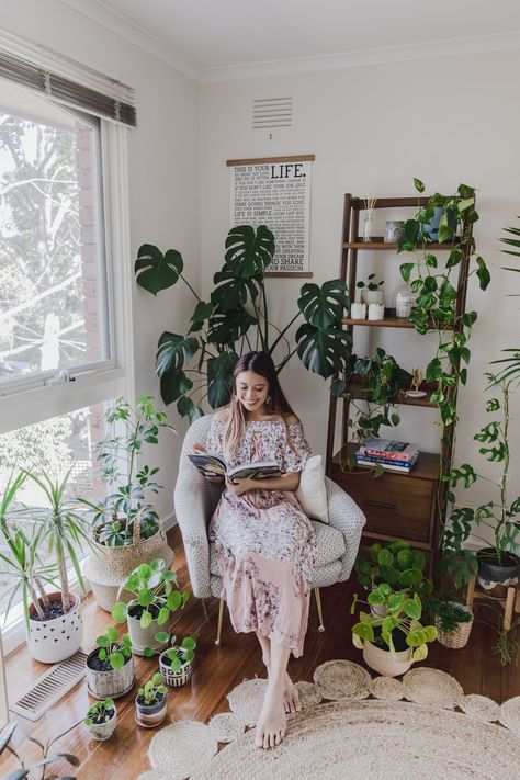 Our New Home - Reading Corner / Plant Corner tour - Connie and Luna Indoor Plant Shelves, Plant Corner, Corner Plant, Bar In Casa, Deco Jungle, Plant Room, Reading At Home, Plant Decor Indoor, Bedroom Plants