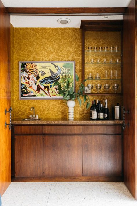 Mid Century Modern Craftsman Living Room, Mid Century Wet Bar Ideas, Retro Mid Century Modern Kitchen, Mid Century Bar Ideas, Mid Century Modern Bar Area, Mcm Wet Bar, Mid Century Kitchenette, Mid Century Basement Remodel, Mid Century Modern Living Room Built Ins