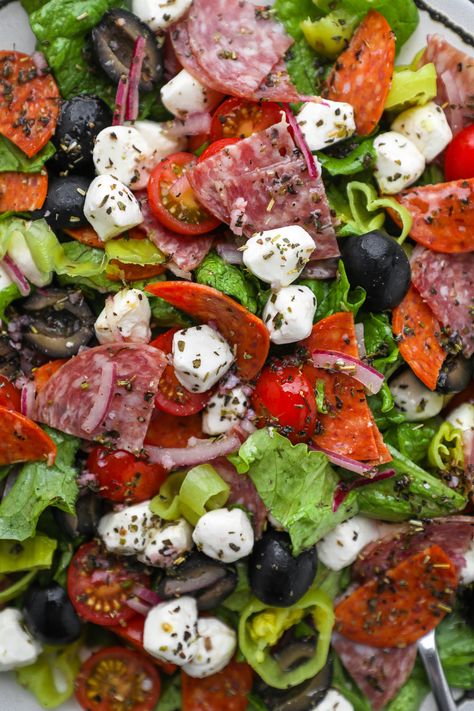 Salad With Red Wine Vinegarette, Red Wine Vinaigrette Salad, Red Wine Vinaigrette Pasta Salad, Italian Meat Salad, Italian Christmas Salad, Loaded Italian Salad, Loaded Salad Recipes, Healthy Italian Salad, Italian Summer Food