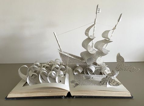 3d Book Sculpture, Deconstructed Book Art, Book Lamp Diy How To Make, Altered Book Sculpture, Whale Sculpture, Book Sculptures, Book Art Sculptures, Old Book Crafts, Bookshelf Art