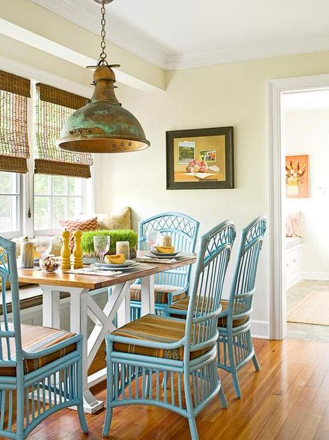 A coat of brilliant aqua-blue paint transformed tired rattan chairs BHG Flea Market Style Decorating, Blue Chairs, Kitchen Banquette, Rattan Dining Chairs, Rattan Chair, Unique Kitchen, Rattan Furniture, Breakfast Room, Banquette