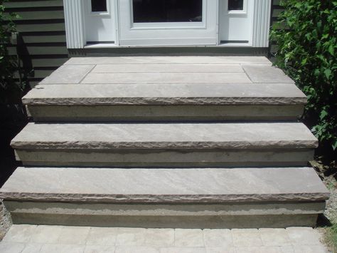 Concrete steps overplayed with brown stone treads Concrete Entryway Front Porches, Front Steps Stone, Paver Stairs, Backyard Steps, Lake House Patio, Concrete Front Steps, Front Porch Stone, Entry Steps, Concrete Backyard