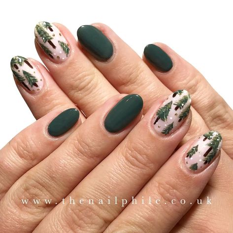 147 Likes, 8 Comments - May Simpson (@thenailphileuk) on Instagram: “Bringing back my favourite Christmas design that I did two years ago because I absolute ADORE…” Christmas Tree Nail Designs, Penguin Nails, Dip Nail Colors, Christmas Tree Nails, Snowflake Sticker, Tree Nails, Silver Nail, Cute Christmas Nails, Sweater Nails