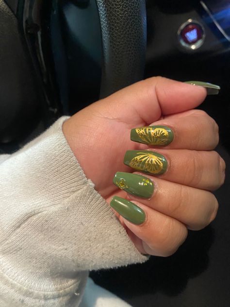 Green medium butterfly nails Green Butterfly Nails, Butterfly Nail Designs, Dark Green Nails, Gold Nail Designs, Fall Nail Art Designs, Romantic Photoshoot, Green Butterfly, Fall Nail Art, Yellow Butterfly