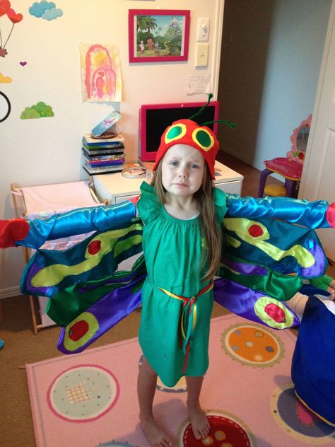 Get ready to celebrate your favourite books with the annual Book Week parade celebrations! These easy book week costume ideas for kids (and adults) are DIY options you can make at home on a budget. From simple accessories to complete Book character costumes, your child will love making their grand entrance for World Book Day #bookweekcostumes #bookcostumes #worldbookday The Very Hungry Caterpillar Costume, Very Hungry Caterpillar Costume, Hungry Caterpillar Costume, Bookweek Costumes, Book Week Costume Ideas, Toy Story Barbie, Vocabulary Parade, Librarian Ideas, Crazy Hairstyles