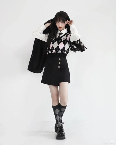 Kawaii Formal Outfit, Skirt Ideas, Korean Ulzzang, Female Pose Reference, Ootd Dress, Body Reference Poses, Wardrobe Tips, Outfits Chic, Formal Outfits