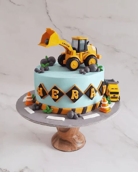 JCB Cake Design Images (JCB Birthday Cake Ideas) Jcb Cake, Construction Theme Cake, Construction Birthday Cake, Toddler Birthday Cakes, Truck Theme Birthday, Cartoon Birthday Cake, Construction Theme Birthday Party, Construction Cake, 4th Birthday Cakes