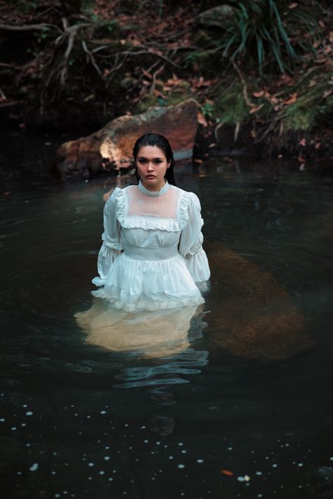 Victorian Photoshoot Ideas, Victorian Style Photoshoot, Feral Feminine, Victorian Editorial, Victorian Photoshoot, Gothic Photoshoot, White Victorian Dress, Romantic Editorial, Witch Photoshoot