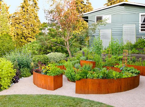 I love the curves on this raised garden. I would put a bench in the middle so we could sit and have a rest and admire our veggies, a glass of wine....ahhhhh.... Raised Vegetable Beds, Garden Maze, Vegetable Beds, Diy Garden Landscaping, Raised Gardens, Raised Garden Bed Plans, Raised Bed Garden, Backyard Deck, Vegetable Garden Design