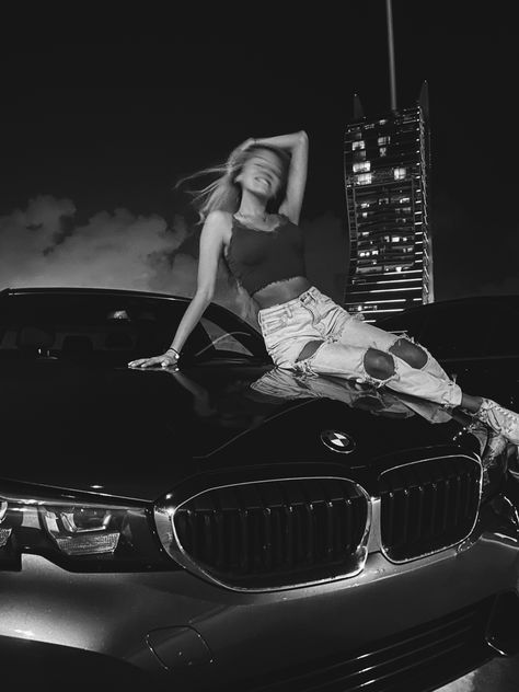 New Car Photo, Foto Cars, Classic Car Photoshoot, Bmw Girl, Car Poses, Photographie Inspo, Photoshoot Themes, Model Poses Photography, Foto Poses