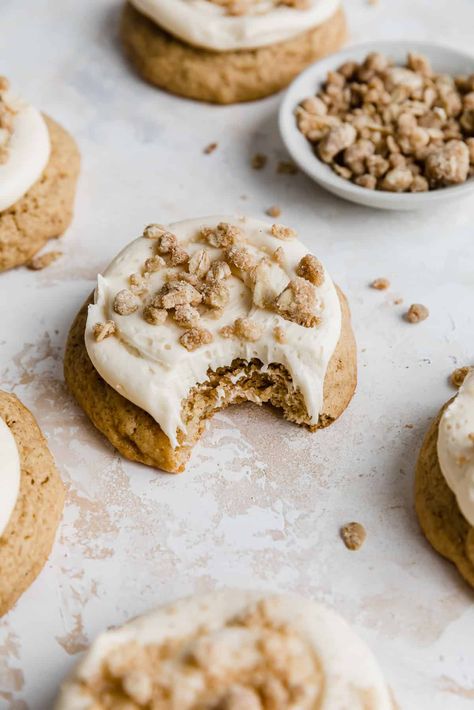 These caramel apple cookies are made with real apple juice, a caramel frosting, and are topped with a buttery streusel topping. Apple Cookies With Frosting, Apple Toffee Cookies, Crumbl Caramel Apple Cookie, Apple Crumb Cookies, Fall Gourmet Cookies, Carmel Apple Cookie Recipes, Special Cookies Recipes, Fall Inspired Desserts, Crumbles Cookies