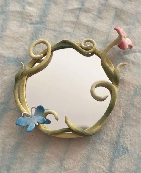 Clay Art Mirror Frame, Clay Decorated Mirror, Mirror With Clay Frame, Mirrors With Clay, Polymer Clay Mirror Frame Diy, Mirror Art Clay, Air Dry Clay Mirror Frame Diy, Polymer Clay Mirror Frame, Clay Mirror Frame Aesthetic