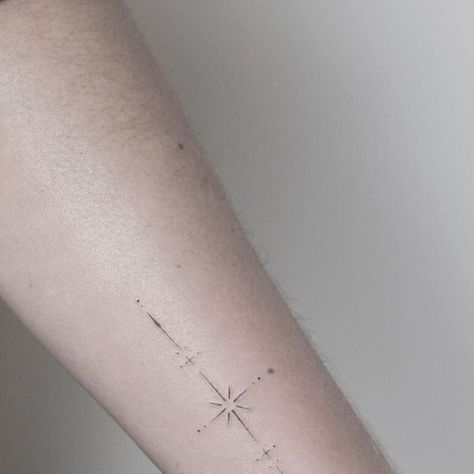 Sina Schütz on Instagram: "North Star  #nordstern #northstar #star #startattoo #northstartattoo #geometrictattoo #delicatetattoo #compass #compasstattoo #fineline #finelinetattoo #wristtattoo #handtattoo #armtattoo #viernheim #mannheim #heidelberg #weinheim #tattooinspo #tattoodesign #akkurattattoo #singleneedle #singleneedletattoo #smalltattoo #tinytattoo #littletattoo #girlytattoo #femininetattoo" Fineline Compass Tattoo, North Arrow Tattoo, Northstar Tattoo, North Star Tattoo, North Star Tattoos, Arrow Tattoo, E Tattoo, Star Tattoos, Compass Tattoo