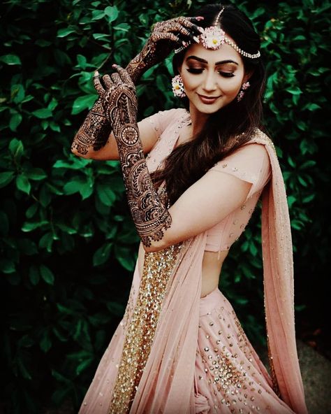 Mehandi Pic, Mehandi Pose, Mehandi Shoot, Mehendi Shoot, Mehendi Pose, Mehendi Photography Bridal, Mehndi Poses, Mehendi Poses, Mehndi Shoot