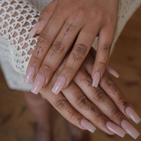 Tiny Hand Tattoos For Women, Tattoos For Mum, Women Finger Tattoos, Girly Finger Tattoos, Delicate Finger Tattoos For Women, Moon Finger Tattoo, Finger Tattoo Ideas For Women, Tattoo Design Ideas For Women, Finger Tattoo Ideas