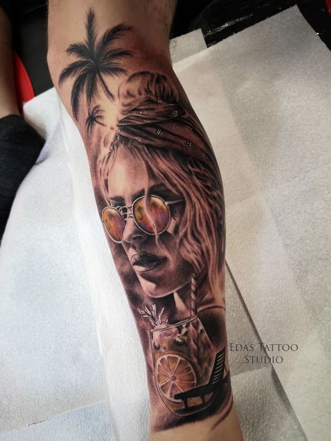 Girl Portrait Tattoo, Tropisches Tattoo, Wolf Girl Tattoos, Forearm Cover Up Tattoos, Unique Tattoos For Women, Arm Sleeve Tattoos For Women, Tattoos Arm, Gangsta Tattoos, Girls With Sleeve Tattoos