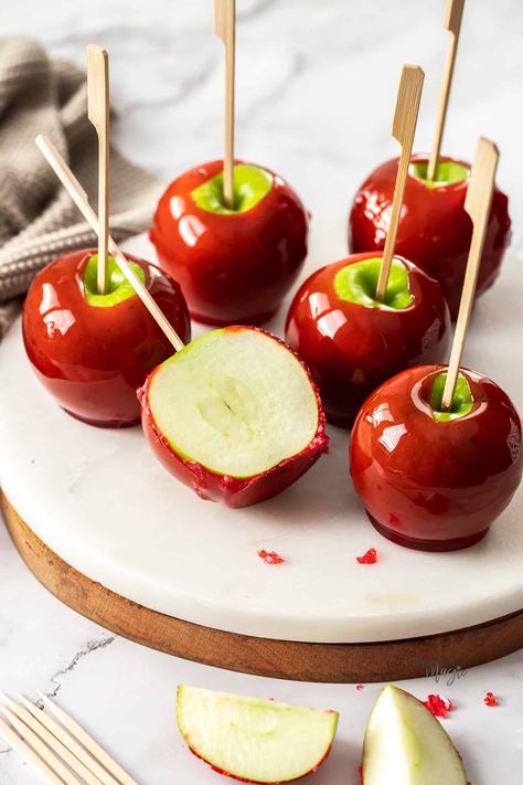 Colored Candy Apples, Fun Fall Desserts, Black Candy Apples, Halloween Candy Apples, Fun Halloween Desserts, Candy Apple Recipe, Leftover Candy, Homemade Toffee, Cinnamon Candy