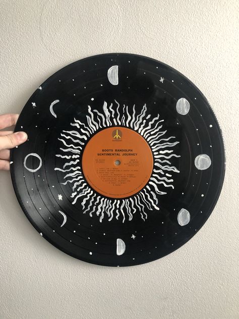 Record Painting Ideas, Vinyl Record Painting, Art Cd, Vinyl Record Art Ideas, Painted Records, Vinyl Paintings, Vinyl Record Crafts, Painted Vinyl Records, Record Wall Art