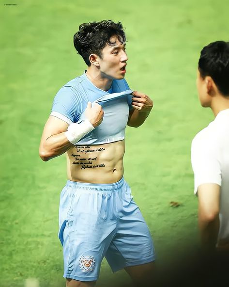 Jeong Seung Won, Football Players Images, Men Sport Pants, Handsome Asian Men, Soccer Guys, Soccer Goal, Soccer Boys, Trending Fashion Outfits, Korean Men