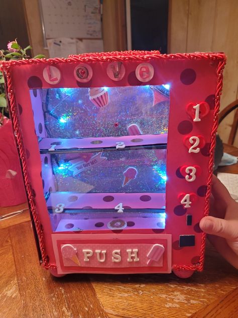 Valentine Vending Machine Box Ideas, Valentines Day Box Ideas Vending Machine, Vending Machine Valentines Boxes Diy, Vending Machine Valentines Boxes, Valentine Box Claw Machine, Valentine’s Day Boxes, Cardboard Box Vending Machine, Valentines Day Vending Machine Boxes, Candy Vending Machine Valentine