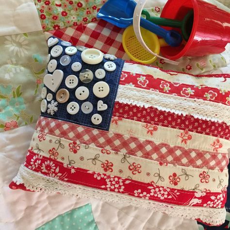 Smile Decor, American Flag Pillow, Patriotic Pillow, Americana Crafts, Flag Crafts, Flag Pillow, 4th July Crafts, Flag Quilt, Fourth Of July Decor