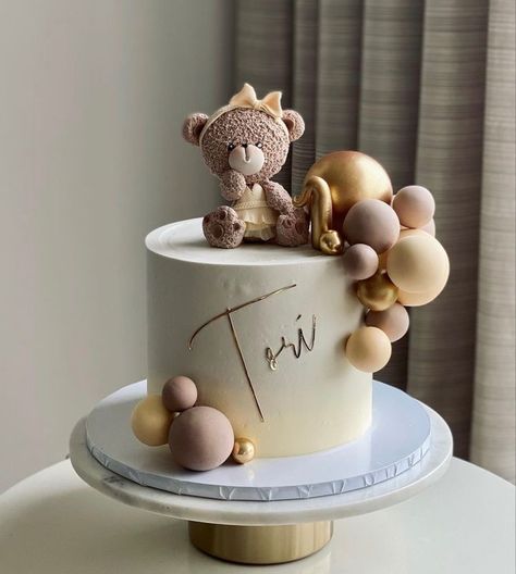 Pinterest: @julissaesp1 Baby Bear Birthday Party, Baby Shower Cakes Neutral, Bear Baby Shower Cake, Rodjendanske Torte, Bear Baby Shower Theme, Baby First Birthday Cake, Idee Babyshower, Teddy Bear Cakes, Teddy Bear Birthday