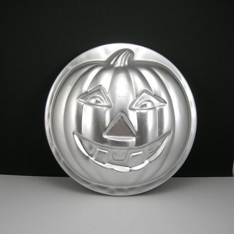 Halloween Jack O Lantern Aluminum Cake Pan Mold, Vintage 1975 Wilton, Made in Hong Kong, Pumpkin Cake Pan, Vintage Kitchen, Crafting Jack O Lantern Cake, Pumpkin Shaped Cake, Halloween Themed Desserts, Vintage Cake Pans, Halloween Pumpkin Cake, Halloween Curtains, Wilton Cake Pans, Pan Kitchen, Halloween Baking