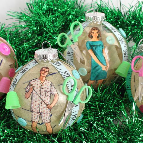 Vintage Sewing Christmas Ornaments.                        Gloucestershire Resource Centre http://www.grcltd.org/scrapstore/ Sewing Christmas Ornaments, Sewing Ornaments, Mark Montano, Sewn Christmas Ornaments, Sewing Christmas, Vintage Christmas Crafts, Vintage Sewing Notions, Beautiful Birthday Cards, Diy Christmas Tree Ornaments