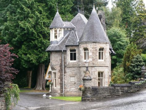 Tiny Castle, Magical Cottage, Small Castles, Castle Home, Storybook Homes, Storybook Cottage, English Manor, Casa Vintage, Gate House