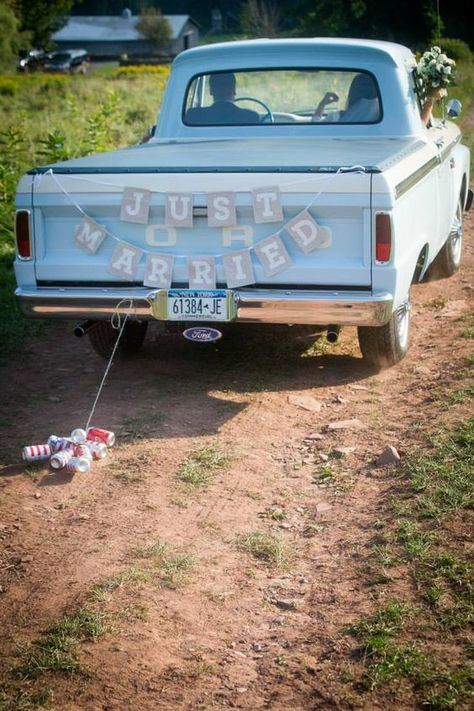 Just Married Truck, Vintage Truck Wedding, Weddings Country, Santa Barbara Courthouse Wedding, Vintage Barn Wedding, Wedding Woodland, Adirondacks Wedding, Just Married Car, Catskills Ny