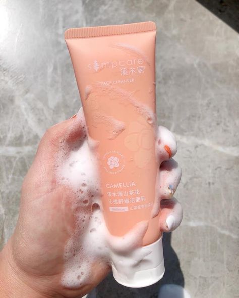 🌺🌺Introduce the gospel of sensitive skin, #simpcare Camellia facial cleanser is really the first choice for sensitive skin. ✅It has simple ingredients with 9 no additions ✅It has rich bubbles which can clean your face thoroughly even without removing makeup, and the face won’t feel tight after washing #cbeauty #chinabeauty #camelliacleanser #chinabeauty #clog #chineseskincare #chinesecosmetics #skincarecollection #beautycommunity #premiumcosmetics #skincareproducts #cosmeticsmalaysia #chinesec Face Wash Aesthetic, Wash Aesthetic, Chinese Skincare, Removing Makeup, Skin Care Collection, Skincare Brand, Facial Wash, The Gospel, First Choice