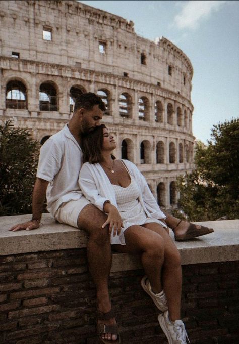 Wedding Aesthetic Vintage, Aesthetic Vintage Photography, Cuddle Pictures, Rome Pictures, Rome Outfits, Rome Photography, Italy Travel Outfit, Rome Travel Guide, Rome Photo