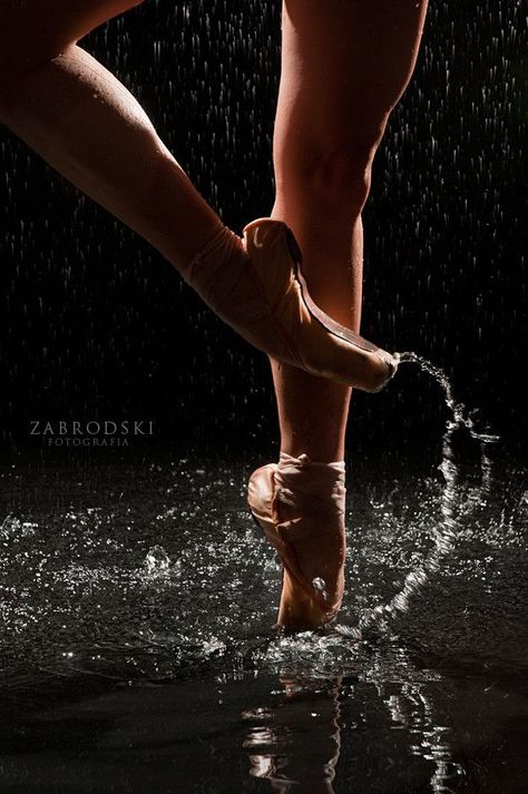 "Ballet and Water", Ballerina Sofía Usin - Photographer Ivan Zabrodski on 500px Ballet Beauty, Dance Like No One Is Watching, Ballet Photos, Dance Movement, Shall We Dance, Pose Yoga, Ballet Photography, Ballet Beautiful, Pointe Shoes