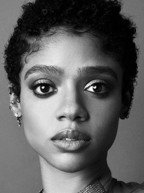 Tiffany Boone, Black And White Face, Face Drawing Reference, Face Reference, Face Photography, Portrait Sketches, Portrait Sculpture, Face Photo, Black And White Drawing