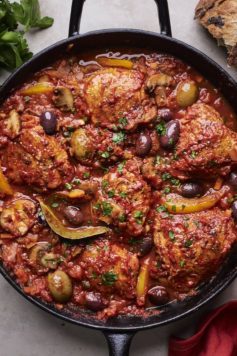 Turkey Cacciatore, Cacciatore Recipes, Chicken Cacciatore Recipe, Chicken Cacciatore, Course Meal, Red Sauce, Fool Proof Recipes, Italian Dishes, Yum Yum Chicken