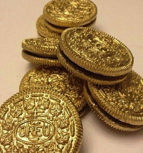 Gold Oreos, Kids Pirate Party, Edible Paint, Pirate Birthday Party, Golden Birthday, Pirate Birthday, Pirate Theme, Gold Party, Pirate Party