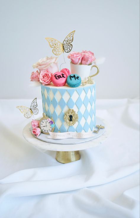 Alice In Wonderland First Birthday Cake, Wonderland Cake Ideas, Alice In Wonderland Cakes 1st Birthday, Alice Smash Cake, Alice In Wonderland Cake Ideas, Alice In Wonderland Smash Cake, Alice In Wonderland Eat Me Cake, Alice Cake, Alice In Onederland