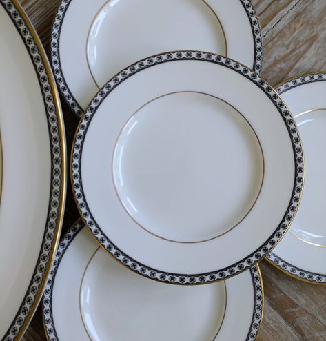 Wedgwood Black Ulander Large Platter and 4x Bread/Cake Side Plates. Beautiful and elegant black&white design with gild rims. Used with minor wear and still in very good condition without any chips or cracks. The pattern and the gild on all plates are still in great condition. £20 plus postage for the set Platter plate 35cm/13.5" x 27cm/10.5" 4x Side Plates 15.5cm/6" in diameter #antiqueandvintagebynes #antiqueandvintage_by_nes #wedgwoodblackulander #tablestyling #tablescapes Black White Design, Bread Cake, Side Plates, Black And White Design, White Design, Tablescapes, Chips, Bread, Black White