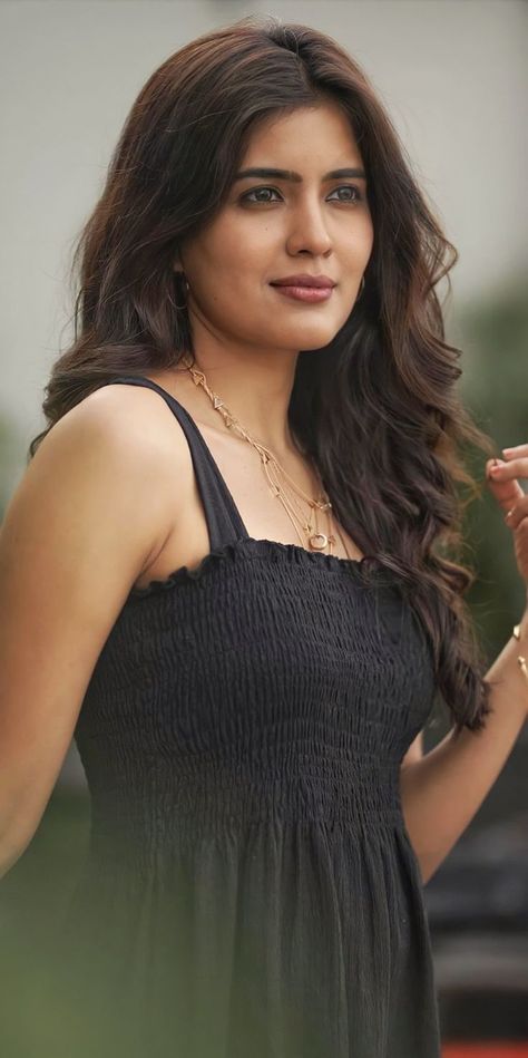 Kaja Amritha Aiyer Hd Images, Amritha Aiyer, Beauty In Black, Beauty Images, Beautiful Smile Women, Hd Images, Beauty Women, On Twitter, Twitter