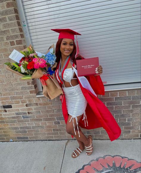 Semaj Lesley, High School Graduation Pictures, Nursing Graduation Pictures, College Graduation Pictures Poses, Graduation Look, College Graduation Cap Decoration, College Graduation Pictures, Diploma Frame, Graduation Picture Poses