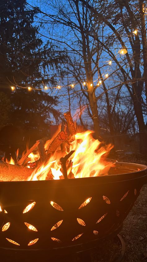 fire burning outside with bonfire and lights outside Bon Fire Photoshoot, Backyard Bonfire Party Aesthetic, Wedding Bonfire, Personality Collage, Backyard Bonfire Party, Bonfire Wedding, Campfire Night, Lights Outdoors, November Vibes