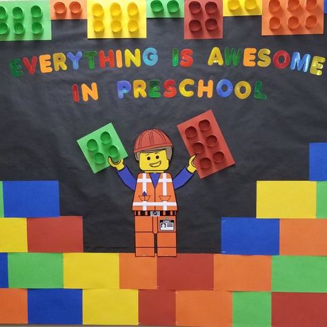 Lego Classroom Decorations, Lego Bulletin Board, Lego Classroom Theme, Lego Classroom, Preschool Classroom Themes, Ra Themes, Lego Theme, Kids Painting Crafts, School Board Decoration