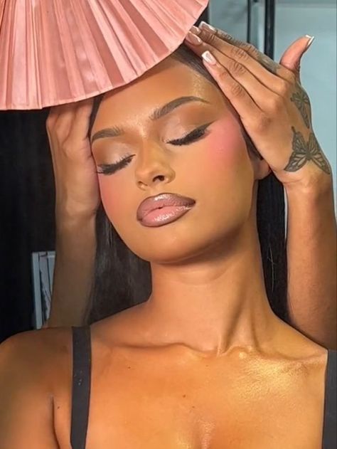 the culture | magazine on X: "https://t.co/HxztJ0Nj7v" / X 2000s Makeup Looks Black Women, Fantasy Wedding Makeup, V Day Makeup, Make Up Inspiration, Makeup For Black Skin, Brown Skin Makeup, Blush Powder, Face Beat, Culture Magazine