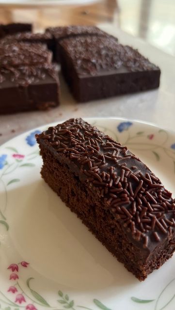 NANCY on Instagram: "CHOCOLATE FUDGE SLICES - a winner !! This cake can be made in the microwave too. Choose a 7 inch square or 8 inch round non metallic dish or silicone mould brushed with lining paste and microwave on high for 3 minutes then check. Continue with 30 second bursts until cake feels firm to the touch in the centre. #saveenergy #savemoney #chocolatecake #easyrecipes #newrecipe" Chocolate Fudge Slice, Fudge Slice, James Martin Recipes, Chocolate Fudge Cake, Biscuit Cake, James Martin, Chocolate Fudge, Let Them Eat Cake, Chocolate Recipes