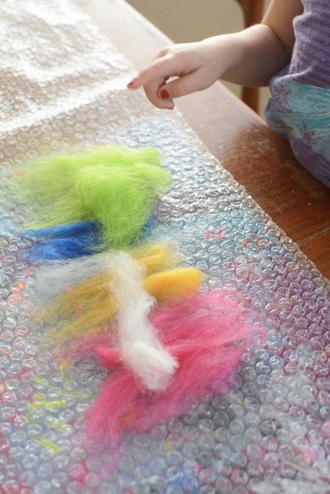 Diy Wet Felting, Meri Cherry, Wet Felting Tutorial, Tovad Ull, Felt Kids, Montessori Art, Felt Pillow, Needle Felting Diy, Wet Felting Projects