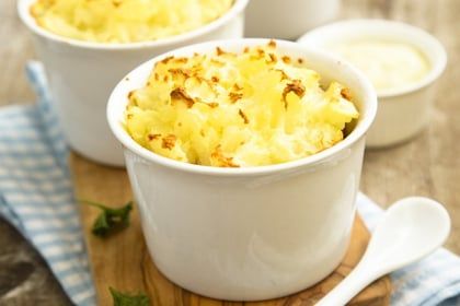 Cottage Pie Recipe, Patricia Heaton, Shepherds Pie Recipe, Fish Pie, Food Network Canada, Cottage Pie, Shepherd's Pie, Mashed Potato, Shepherds Pie