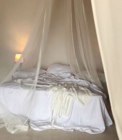 fern — birdasaurus: Vianca Soleil White Sheets, Aesthetic Rooms, Pretty Room, Dreamy Room, House Room, Dream Spaces, Room Inspiration Bedroom, Aesthetic Bedroom, Dream Rooms