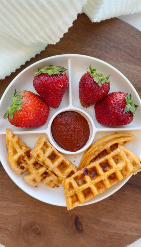 Pizza Waffles - Real Little Meals Real Little Meals, Healthy Waffle Recipe, Dinner Waffles, Pizza Waffles, Waffle Recipe Healthy, Toddler Meal Ideas, Toddler Lunch, Peanut Butter Banana Muffins, Waffle Maker Recipes